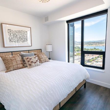 Awesome View 21 Two Bedroom One Bath Downtown Lake View Near Beach Kelowna Kültér fotó