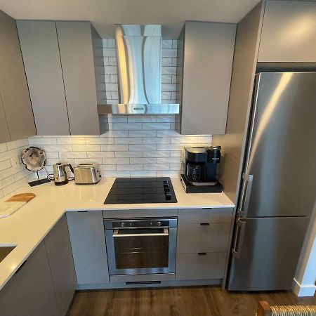Awesome View 21 Two Bedroom One Bath Downtown Lake View Near Beach Kelowna Kültér fotó