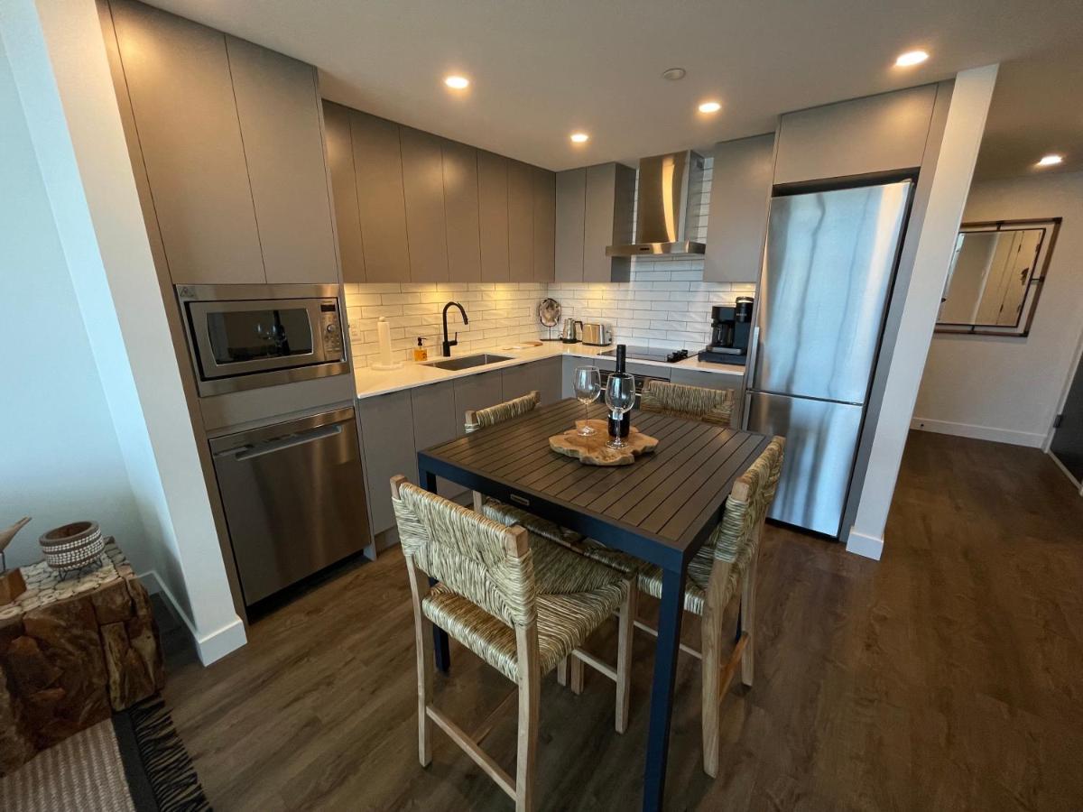 Awesome View 21 Two Bedroom One Bath Downtown Lake View Near Beach Kelowna Kültér fotó