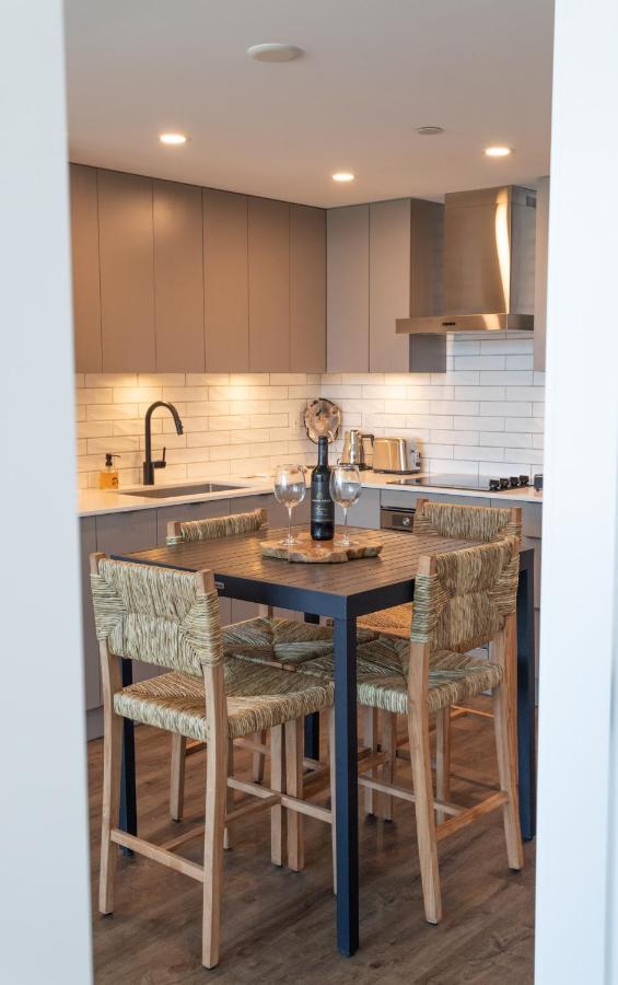 Awesome View 21 Two Bedroom One Bath Downtown Lake View Near Beach Kelowna Kültér fotó