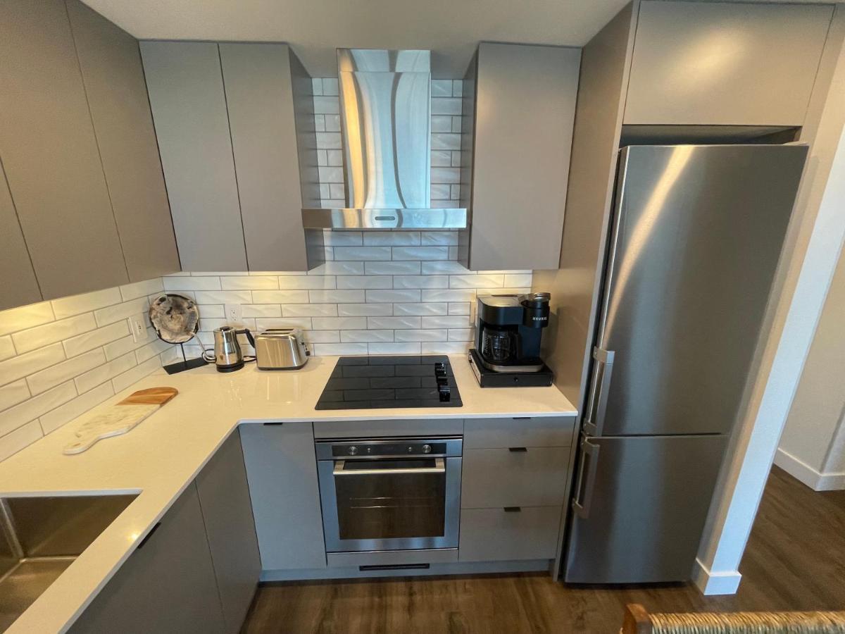 Awesome View 21 Two Bedroom One Bath Downtown Lake View Near Beach Kelowna Kültér fotó