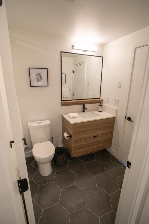 Awesome View 21 Two Bedroom One Bath Downtown Lake View Near Beach Kelowna Kültér fotó