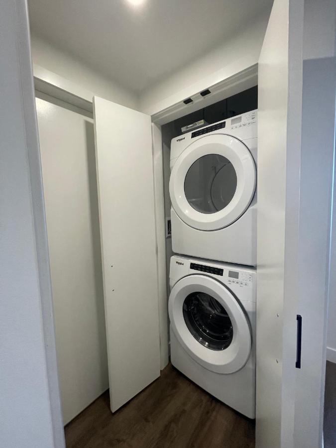 Awesome View 21 Two Bedroom One Bath Downtown Lake View Near Beach Kelowna Kültér fotó